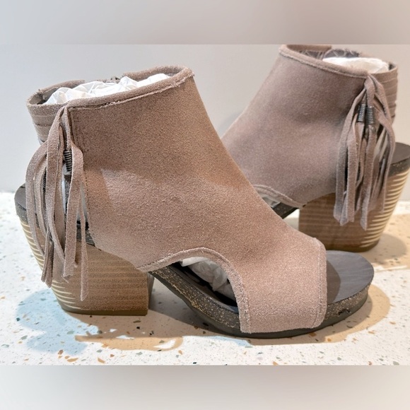 OTBT Free Spirit Suede Leather Chunky Heel Sandals with Fringe - Picture 2 of 11